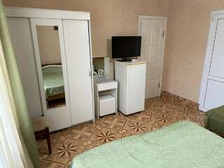 Гостиница Ключевой 9 Адлер Стандартный трехместный номер-1